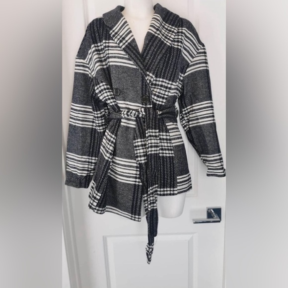 NEW! JOUJOU Size Large Plaid Belted Trench, Stylish & Trendy Coat - Picture 4 of 6
